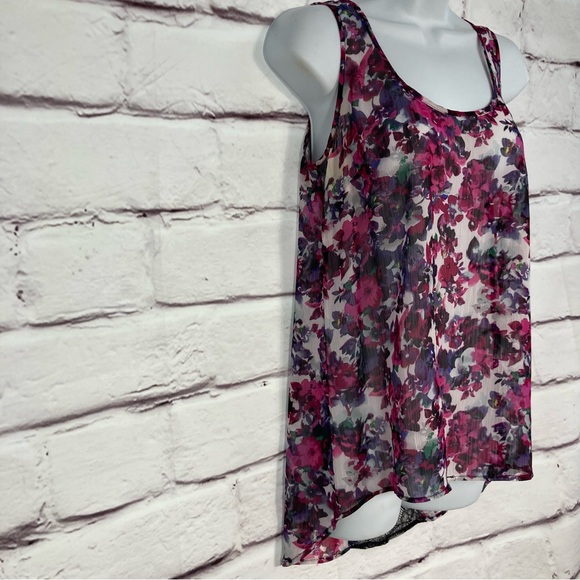 Studio Y Floral Tank SZ M Lacy Back Lightweight Flowy Polyester Pink Black EUC - Picture 2 of 11